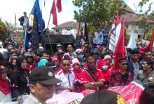 Demo kenaikan Tarif Listrik: Kami Minta Gubernur Temui Kami